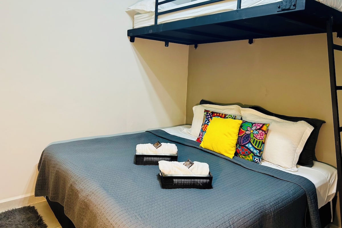 Habitació triple tradicional | 1 dormitori, minibar, decoració individual i mobiliari individual