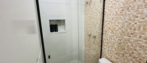 Dusche, Regendusche, Haartrockner, FuĂbodenheizung (Badezimmer)