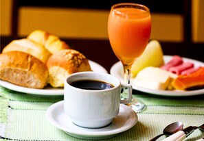 Dagelijks continentaal ontbijt inbegrepen