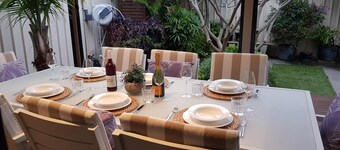 WEST BEACH resort style luxury * PETS WELCOME* a short walk to the beach