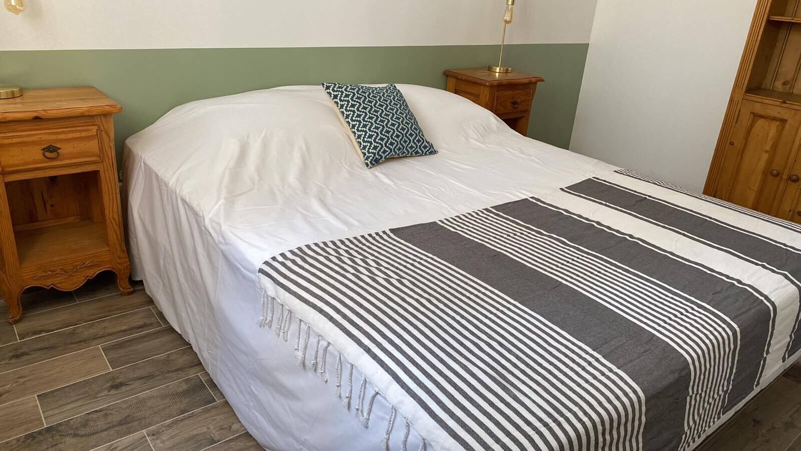 2 bedrooms, iron/ironing board, free WiFi, bed sheets