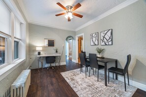 تناول الطعام