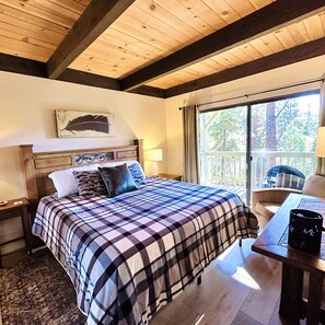 2 bedrooms, free WiFi, bed sheets - Attractive all-season townhome! Less than 10 min to Northstar, 3 min to beach! (Kings Beach)