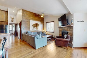 TV, fireplace - Walk to slopes with fireplace & on-site hot tub (Snowmass Village)