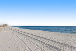 Beach - Snowbird-friendly house in Inlet Beach near beach with pool, balcony, & W/D (Inlet Beach)