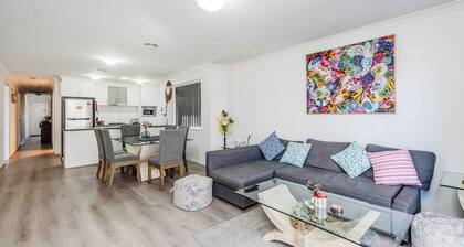 Ngunnawal 3 bedroom with Netflix and 100mbps Wifi