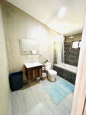 Shower, towels, soap, toilet paper - Snorkel beach, kayak and paddle board on white sand paradisiacal beach just 2min (Acajutla)