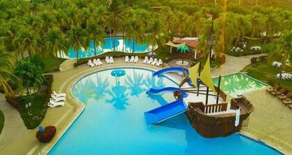 Snorkel beach, kayak and paddle board on white sand paradisiacal beach just 2min