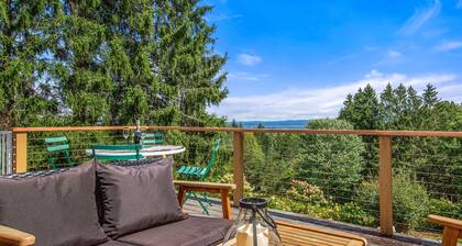 Relaxing Catskill Escape, Mountain Views • Hot Tub • Fire Pit • Heated Pool