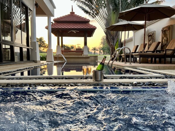 Outdoor pool - 3-4BR Laguna Golf Course Villa with Pool & Jacuzzi (Tambon Choeng Thale)