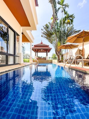 Outdoor pool - 3-4BR Laguna Golf Course Villa with Pool & Jacuzzi (Tambon Choeng Thale)