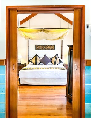 4 bedrooms, in-room safe, desk, iron/ironing board