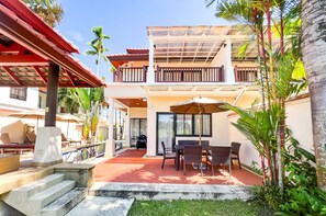 Outdoor dining - 3-4BR Laguna Golf Course Villa with Pool & Jacuzzi (Tambon Choeng Thale)
