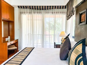 4 bedrooms, in-room safe, desk, iron/ironing board