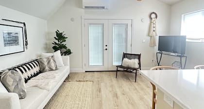 Sun-Washed Modern Guest House in Downtown Coeur d'Alene