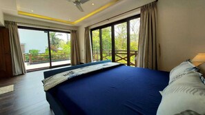 4 عدّة غرف نوم ومكواة/لوح كي وواي فاي وملاءات أسرّة