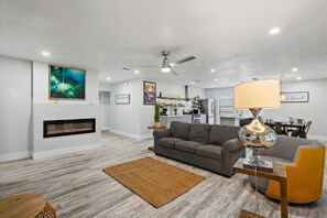 Smart TV, fireplace