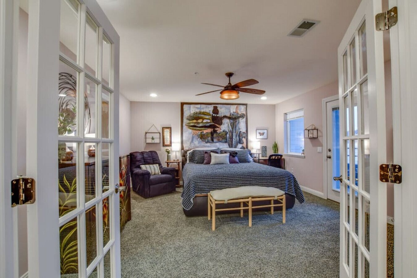 2 bedrooms, desk, iron/ironing board, WiFi (free)