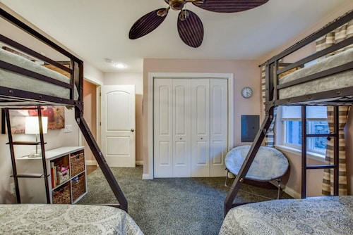 Kelly's Lakefront Escape - Huge Balcony