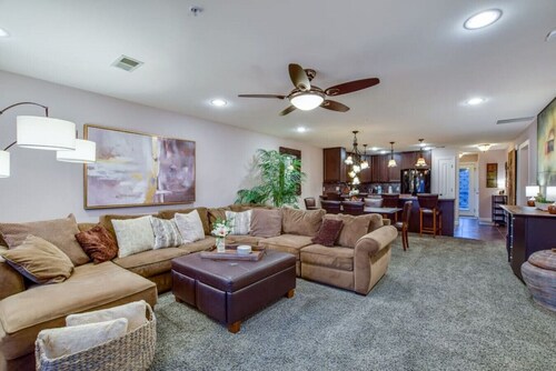 Kelly's Lakefront Escape - Huge Balcony