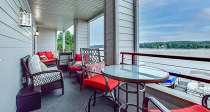 Kelly's Lakefront Escape - Huge Balcony