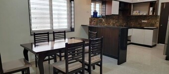Modern Duplex with 4bd 4 bath