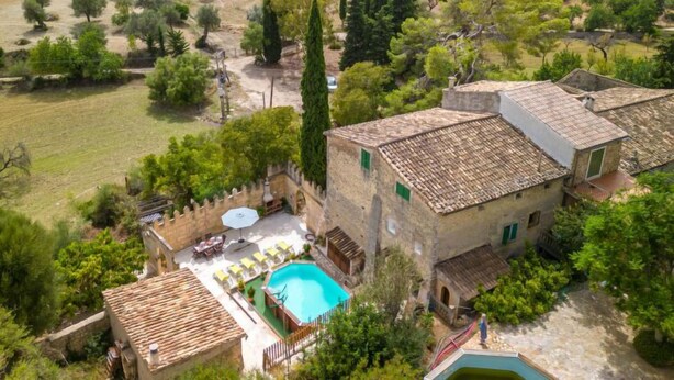 A villa with a swimming pool, outdoor seating, and a view of the surrounding countryside. - Sa Bisbal by Interhome (Moscari)