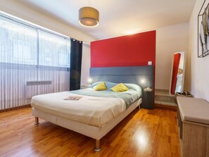 1 chambre, bureau, fer et planche Ă repasser, Wi-Fi
