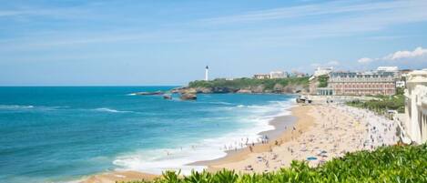 Una spiaggia nelle vicinanze