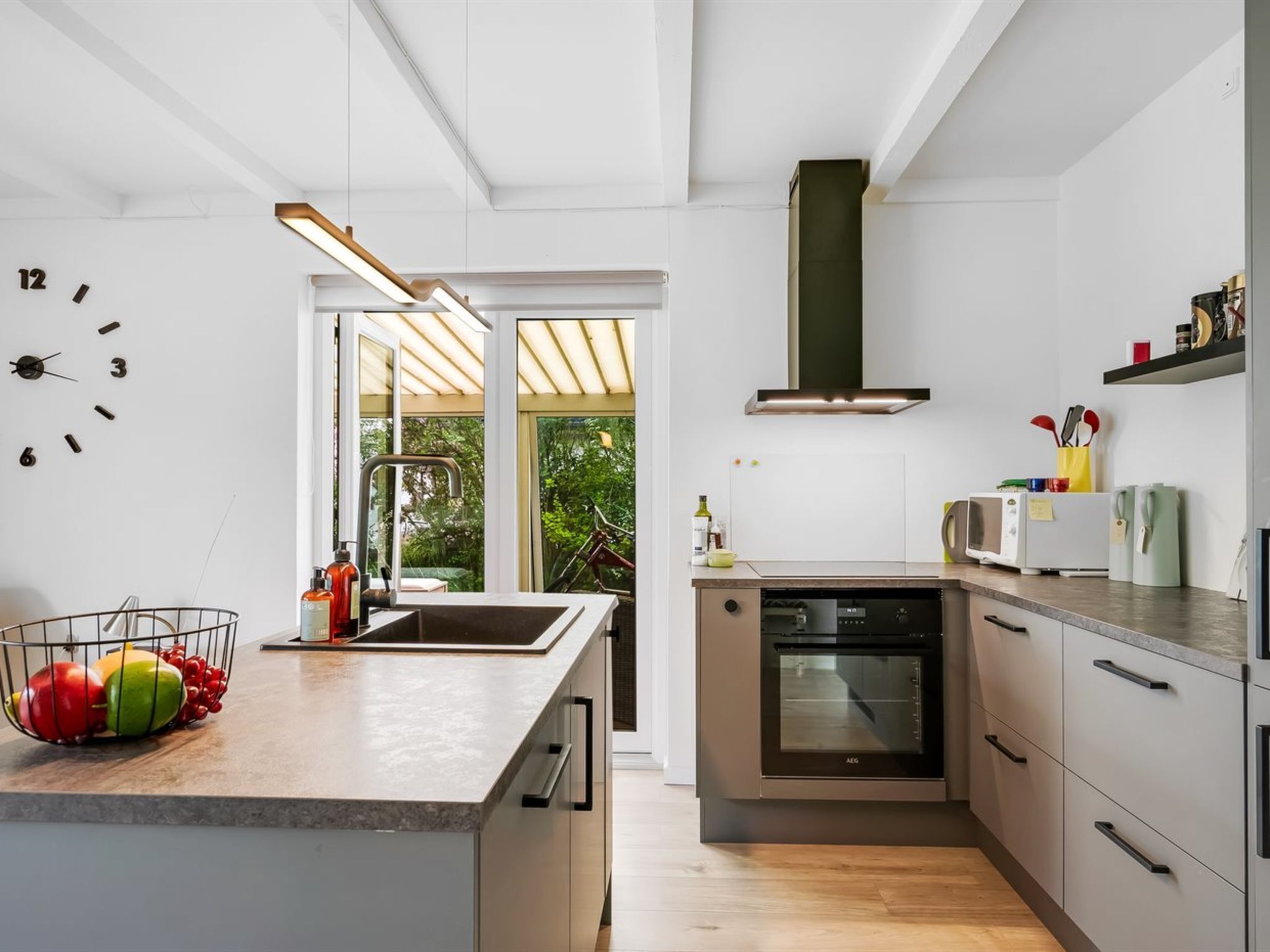 Kühlschrank, Mikrowelle, Ofen, Geschirrspüler