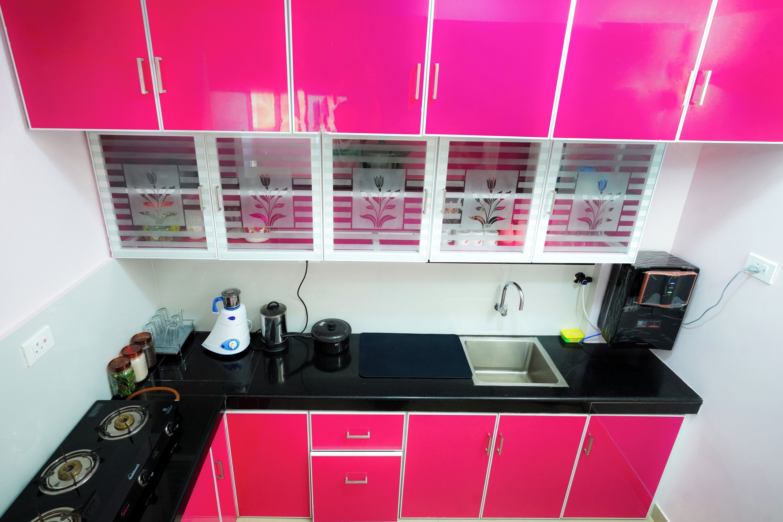 Fridge, stovetop, coffee/tea maker, electric kettle