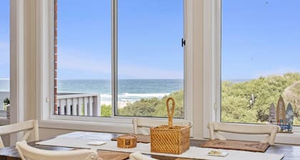 BEACHFRONT OASIS Jones Beach Kiama. Best views, direct beach access, cozy. Relax