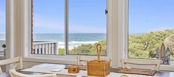 BEACHFRONT OASIS Jones Beach Kiama. Best views, direct beach access, cozy. Relax