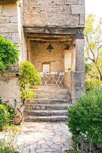 Little gem of the Quercy, a beautiful house with swimming pool for the holidays