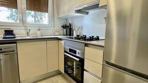 Fridge, microwave, oven, dishwasher - RIELLS DE MAR A1 (L'Escala)
