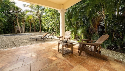 Private for Couple or Single - Beach only 2 miles