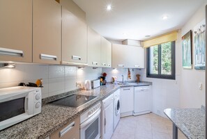 Fridge, microwave, oven, dishwasher