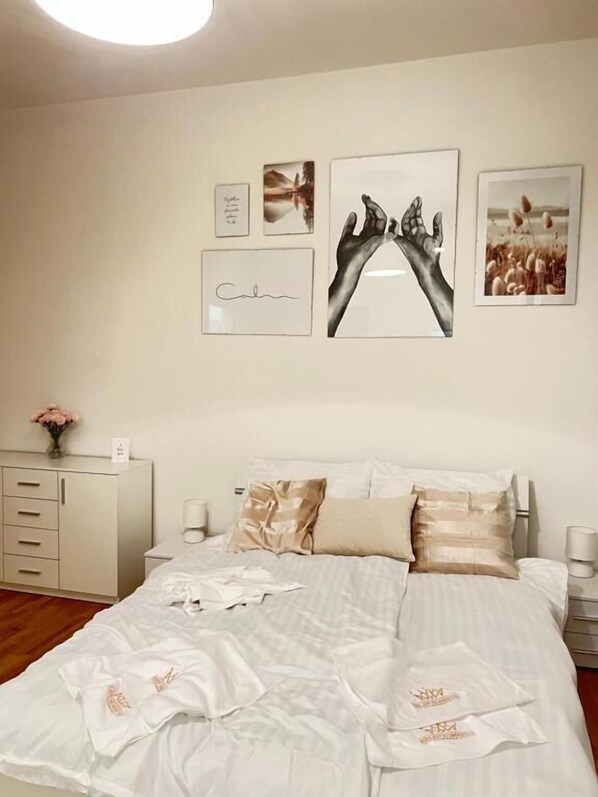 1 chambre, fer et planche à repasser, accès au Wi-Fi (inclus)
