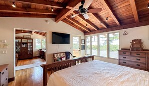 4 bedrooms, iron/ironing board, Internet, bed sheets