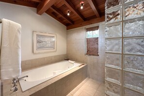 Bathtub, jetted tub, hair dryer