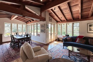 Télévision, cheminée