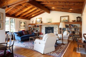 Télévision, cheminée