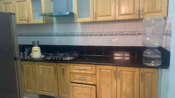 Fridge, stovetop, electric kettle, blender