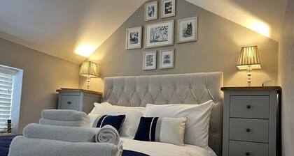 The Tower, 1 bed, 1850's Tiny House