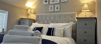 The Tower, 1 bed, 1850's Tiny House