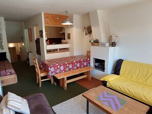 Télévision, cheminée