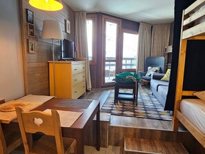 TV - Renovated studio for 4, balcony and direct slope access (Avoriaz)