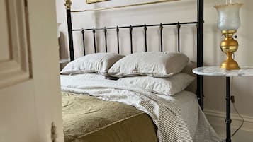 3 Schlafzimmer, Schreibtisch, Bügeleisen/Bügelbrett, kostenloses WLAN