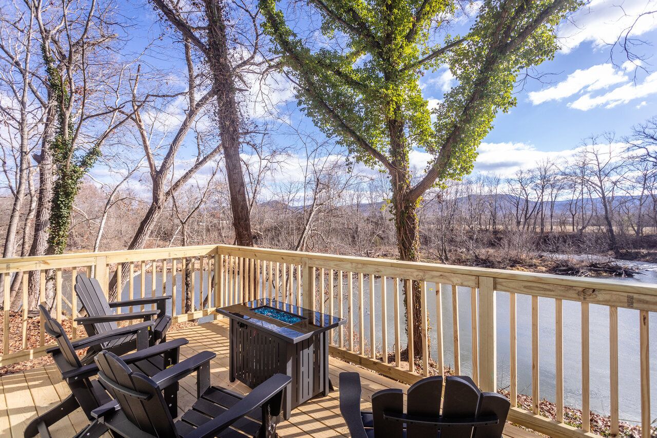 Waterfront Fire Pit Hot Tub Brand new decor Updated Spaces Gorgeous views of Shen River