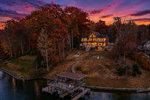 Stunning Public Side Lake Anna Waterfront Heated Pool Game Room Boatdock Hot Tub Firepit